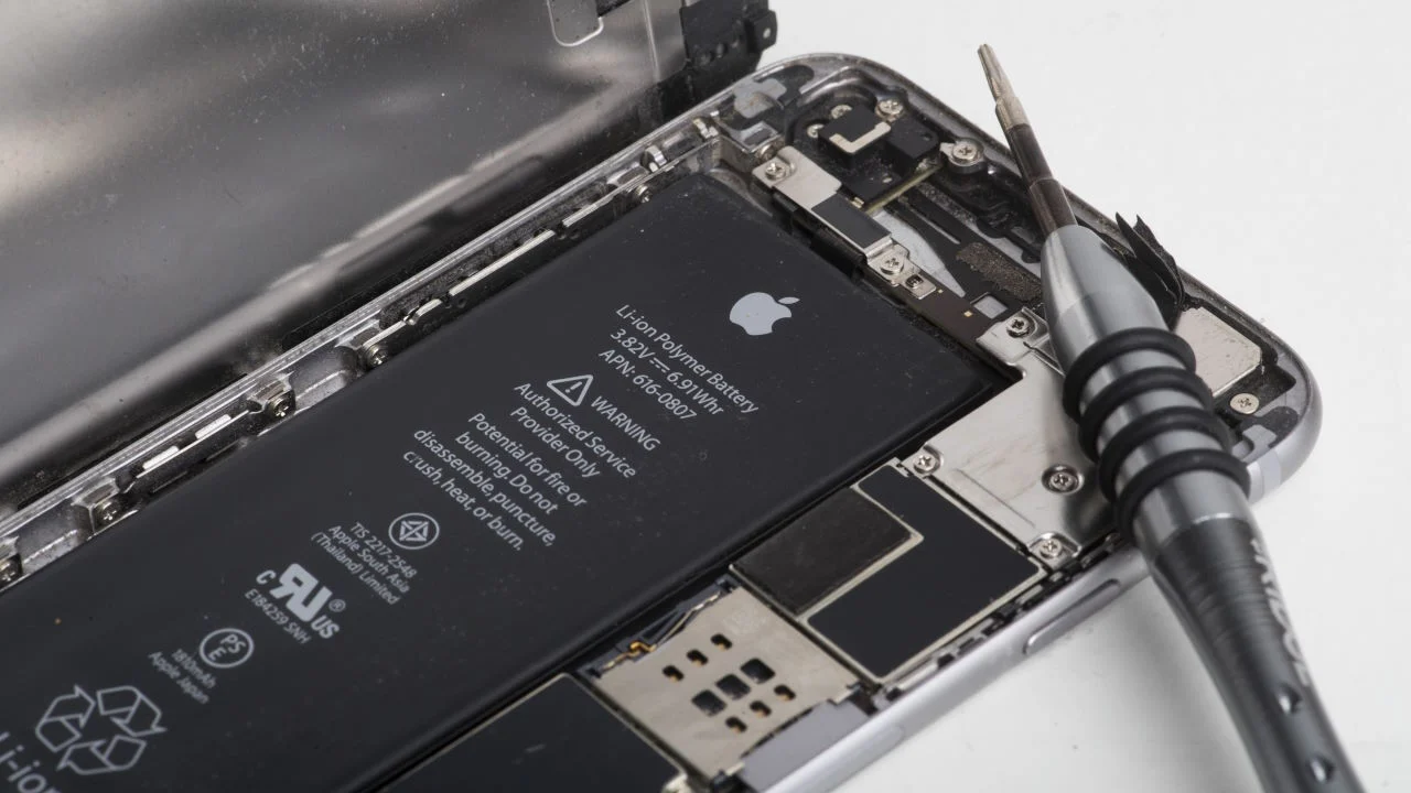 Regole UE sulle batterie: Apple, Google e Samsung non hanno nulla di cui preoccuparsi
