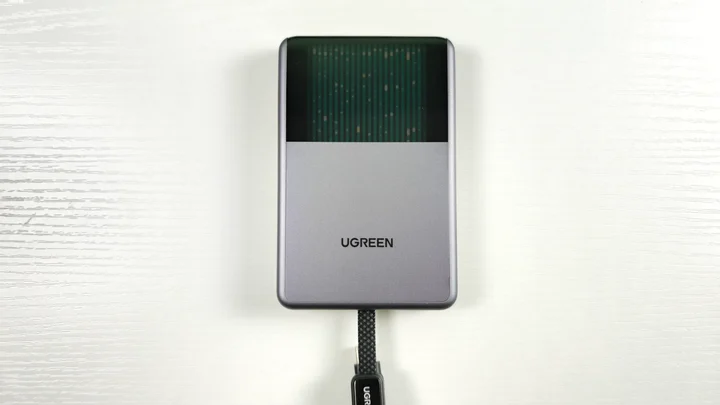 UGREEN MagFlow Pro Magnetic Power Bank 10000mAh 25W, il powerbank per ogni esigenze